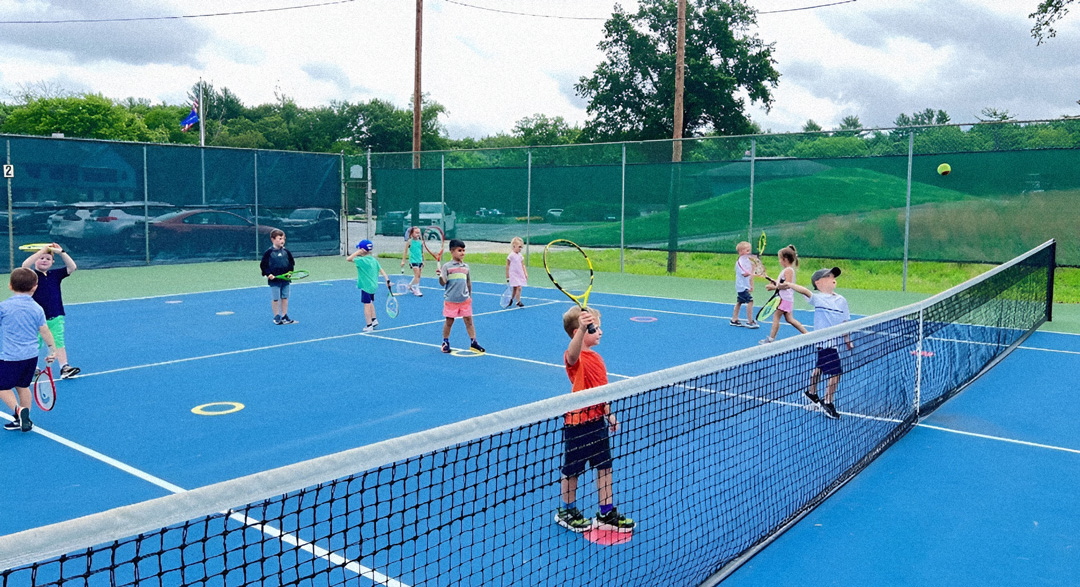 Kids-playing-tennis-at-Vesper-country-club